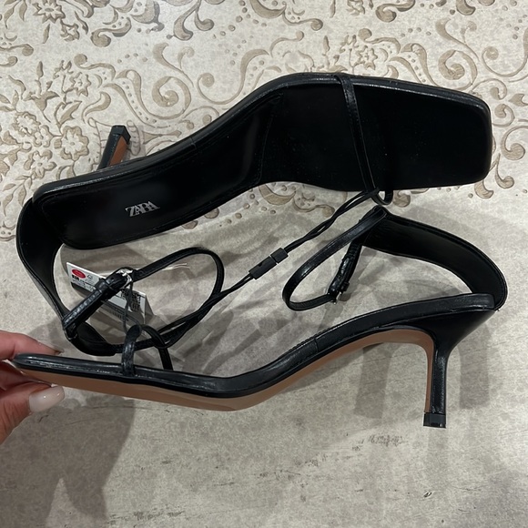 Zara bloggers fave leather strap sandals - Picture 5 of 15